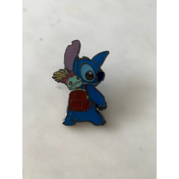 Disney Loungefly Lilo and Stitch Scrump Backpack Trading Pin - Picture 1 of 2